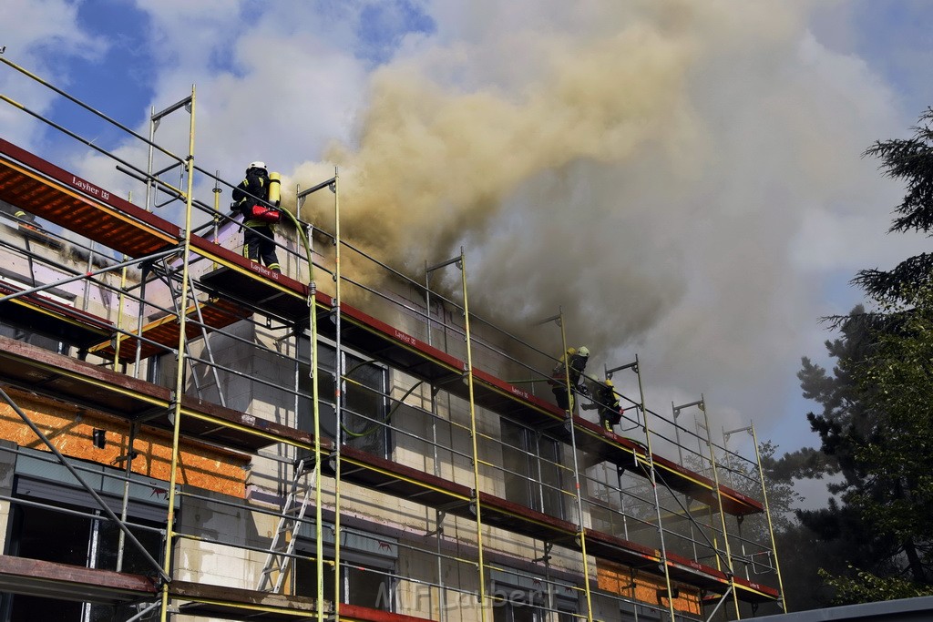 Dachstuhlbrand Koeln Poll Geislarerstr P045.JPG - Miklos Laubert